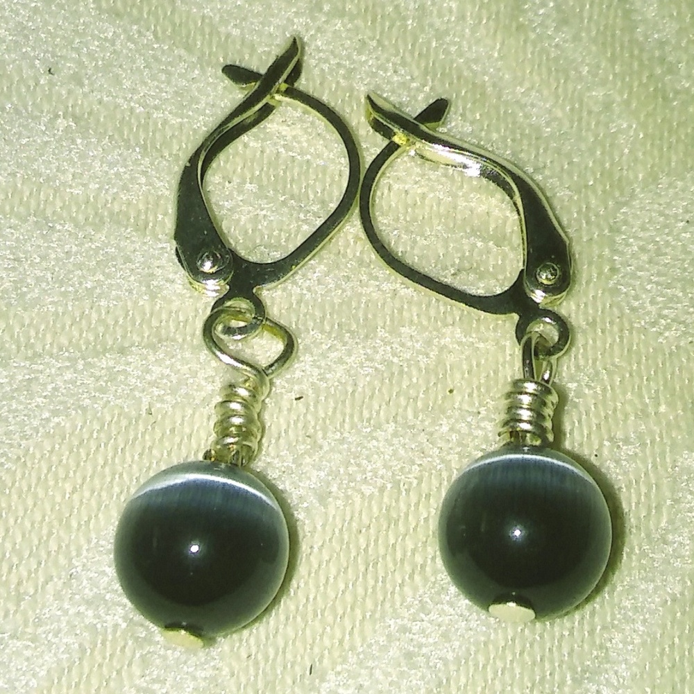 Aretes de plata con piedra "ojo de gato"